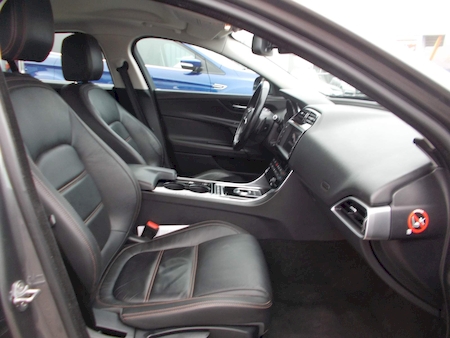 JAGUAR XE 2.0D E-PERFORMANCE 163 CV PRESTIGE AUTO  ****************** 1 ERE MAIN AVEC SEULEMENT 60453 KMS  !!! *****************